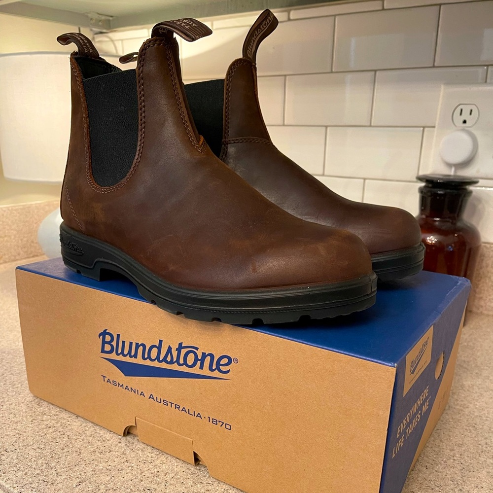 Blundstone premium leather Chelsea boot Style 1609